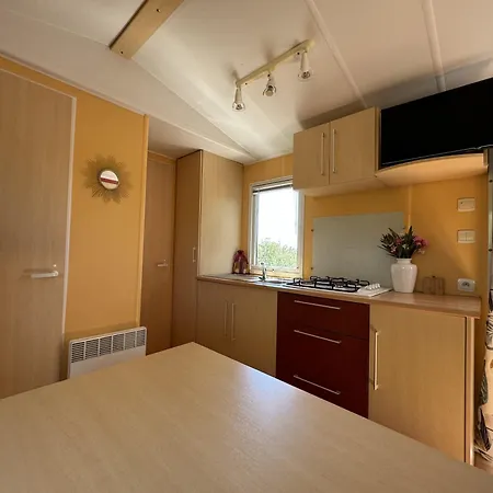 Дом отдыха Le Romarin, Mobil-home Climatise Avec Vue Sur La Йер