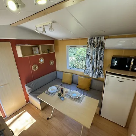 Le Romarin, Mobil-home Climatise Avec Vue Sur La Дом отдыха Йер