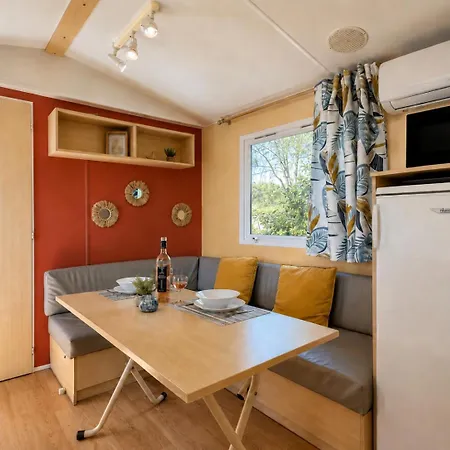 Дом отдыха Le Romarin, Mobil-home Climatise Avec Vue Sur La Йер